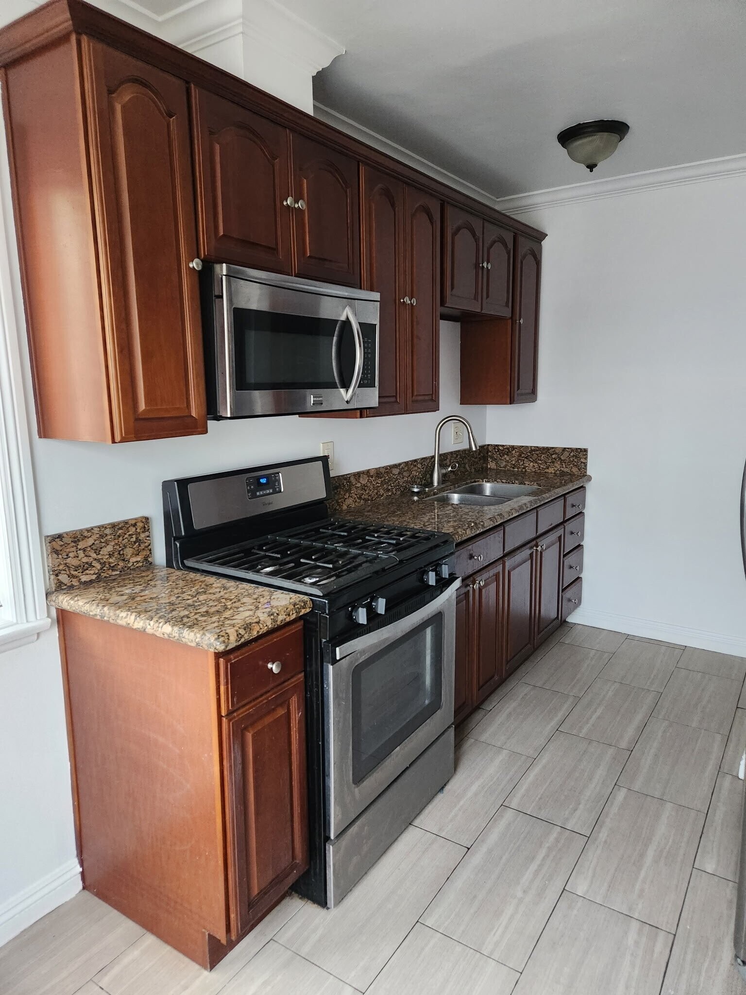 Building Photo - 767 W 90th St