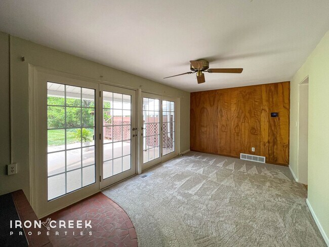 Building Photo - Spacious Three-Bedroom on a Beautiful Lot ...