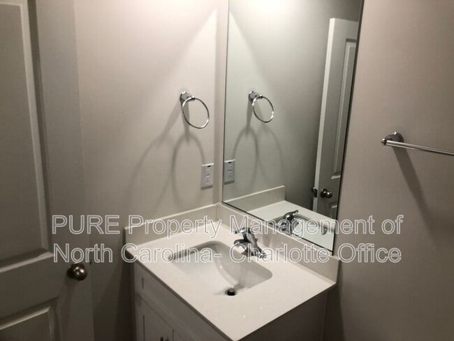 Building Photo - 5517 Carrington Ct