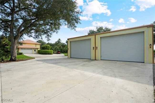 Building Photo - 21531 N River Rd