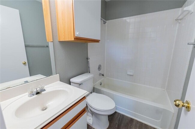 Building Photo - 1000 Honeysuckle Dr