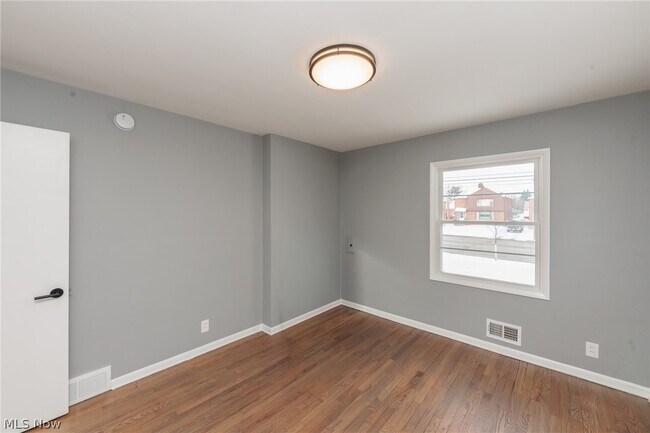 Building Photo - 2539 Warrensville Center Rd