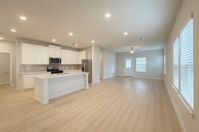 Building Photo - 3914 Flora Fld Dr