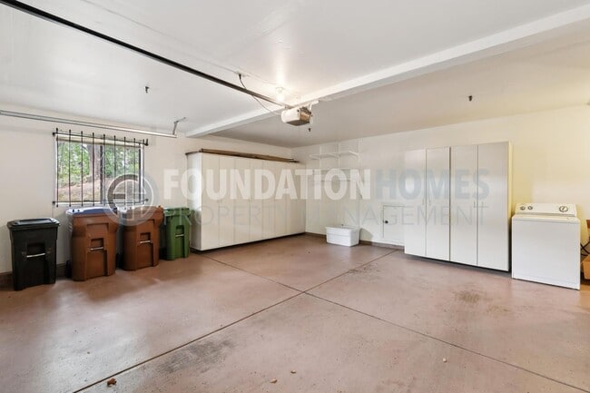 Building Photo - Tranquil Corte Madera Townhouse! DECK! 2 C...