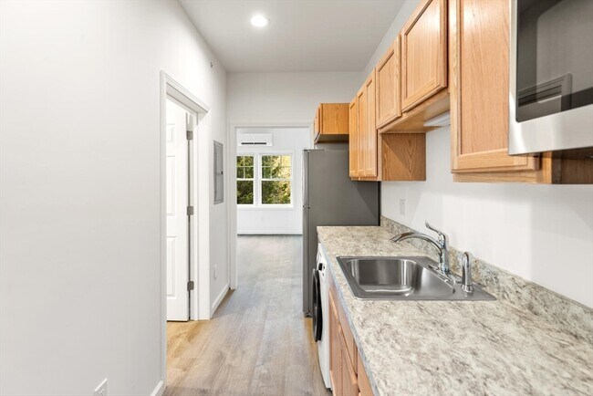 Building Photo - 50 R Maplewood Ave