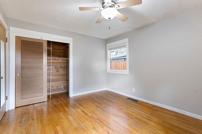 Building Photo - 8580 SE 34th Ave