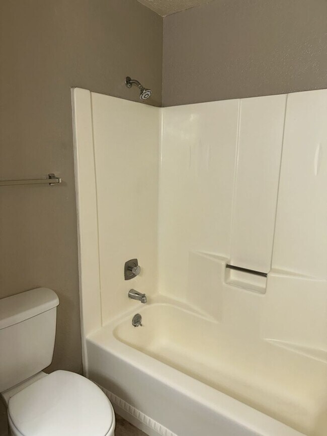Building Photo - Unfurnished Full Time Home
