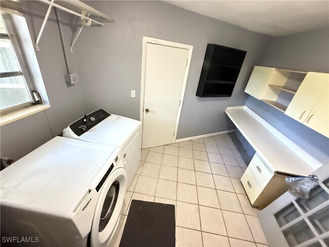 Building Photo - 1354 Stadler Dr