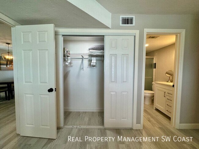 Building Photo - 4260 SE 20th Pl