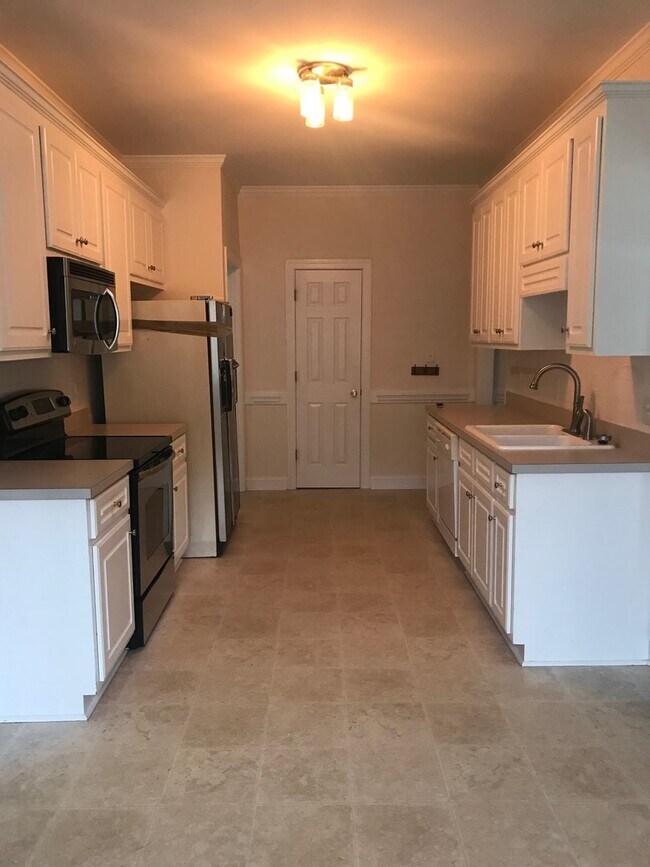 Building Photo - 3709 Stonehenge Ln W