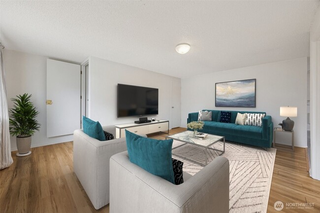 Building Photo - 831 E 56th St