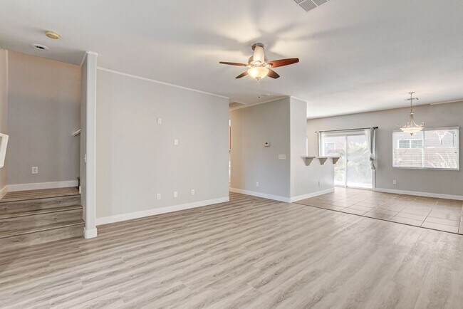 Building Photo - Beautiful 4 bedroom 3 bath home in Mountai...