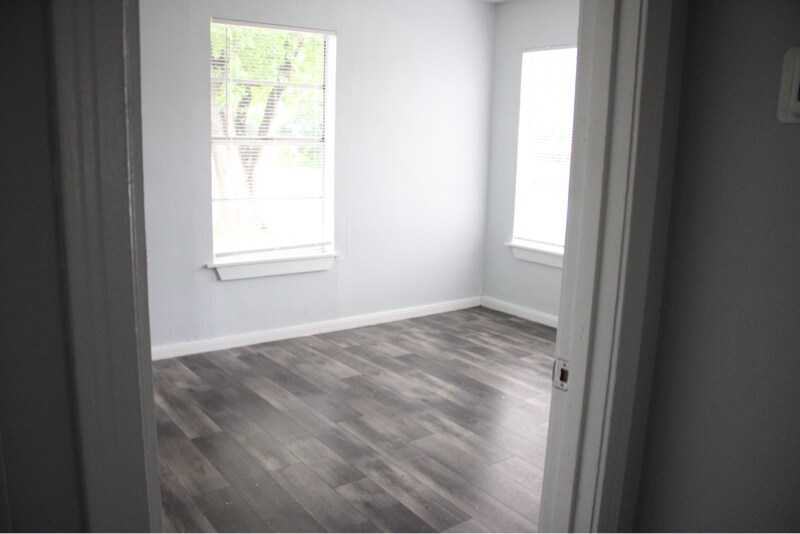 Building Photo - 10801 Invierno St