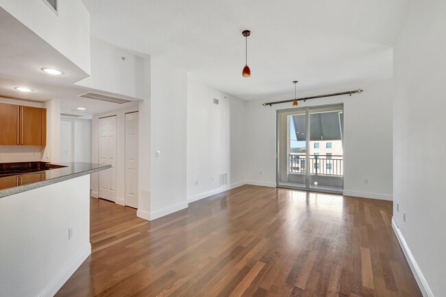 Building Photo - 610 Clematis St
