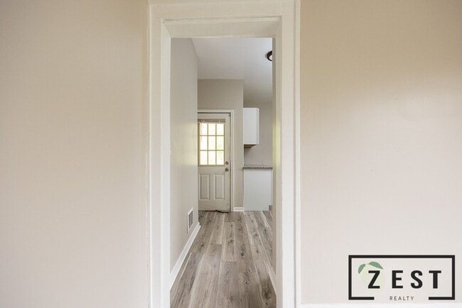 Building Photo - PRE LEASING! Beautiful 3 BEDROOM!