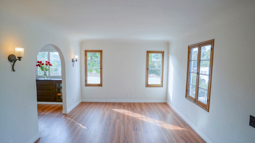 Building Photo - 1560 Cerro Gordo St