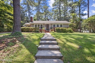 Building Photo - 2410 Pine Ct N