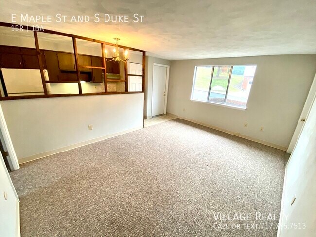 Building Photo - 461 E Maple St