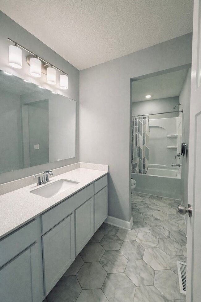 Building Photo - Beautiful New Construction 5bed 4bath Home in Otsego