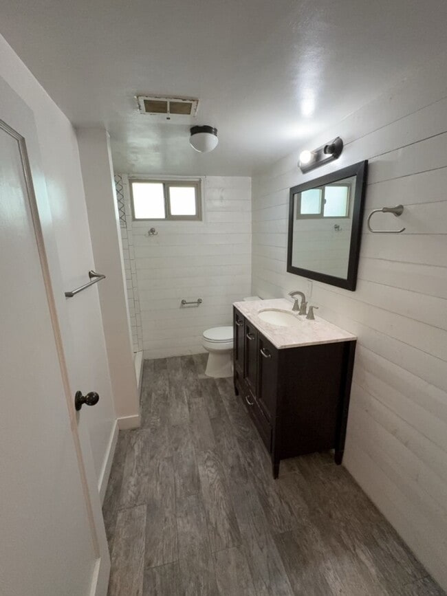 Building Photo - 3 Bed 2 Bath Cottage in Greeley