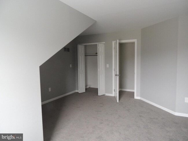 Building Photo - 404 Pinebrooke Cir