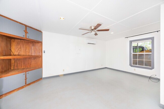 Building Photo - 499 Co Rd 342