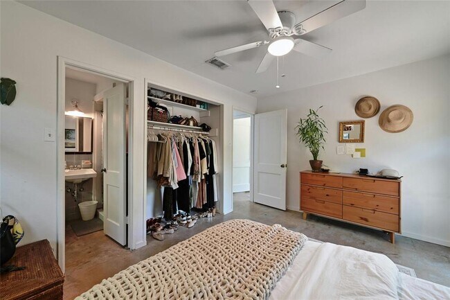 Building Photo - 1513 Corona Dr