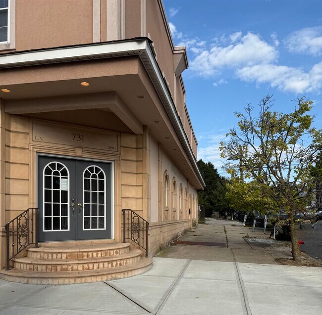 Building Photo - 729-731-731 Broadway