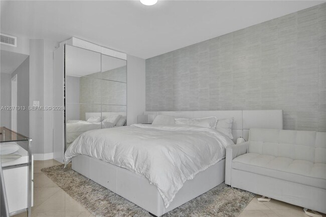 Building Photo - 4775 Collins Ave