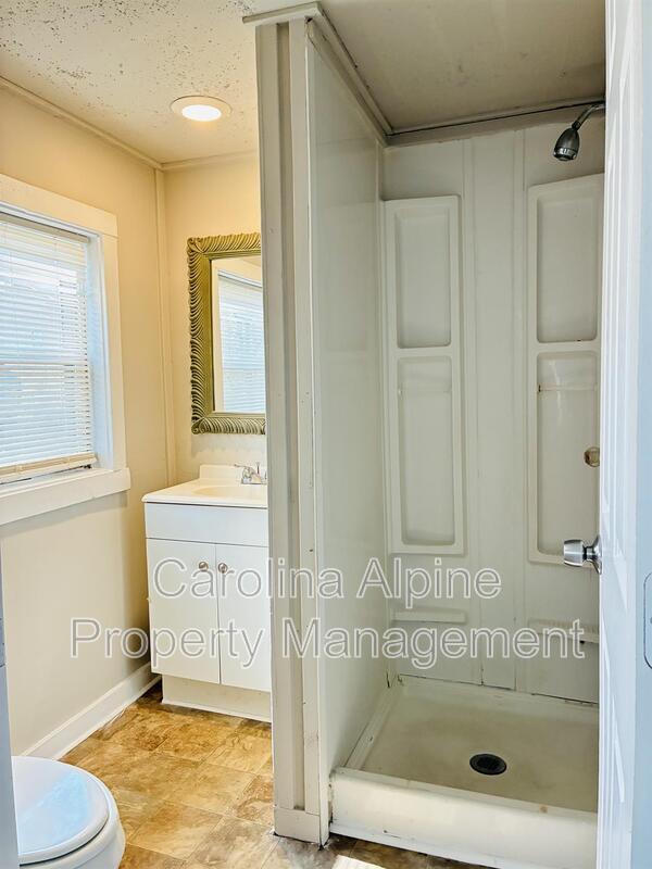 Building Photo - 1110 W Sykes St