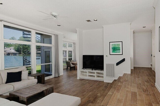 Building Photo - 12374 Lake Vista Dr