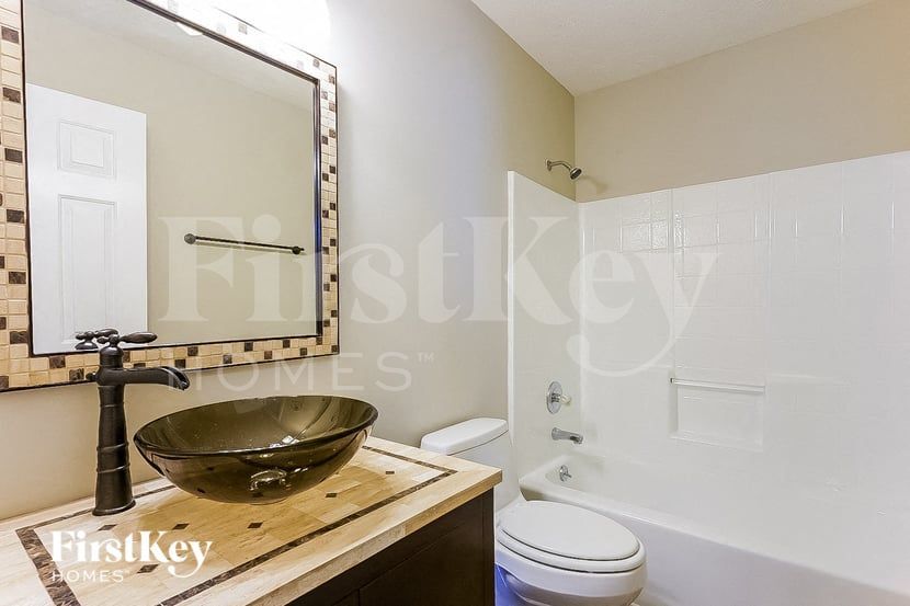Building Photo - 2301 Peak Hill Cove