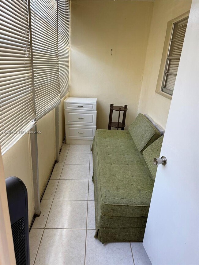 Building Photo - 2820 NE 201st Terrace