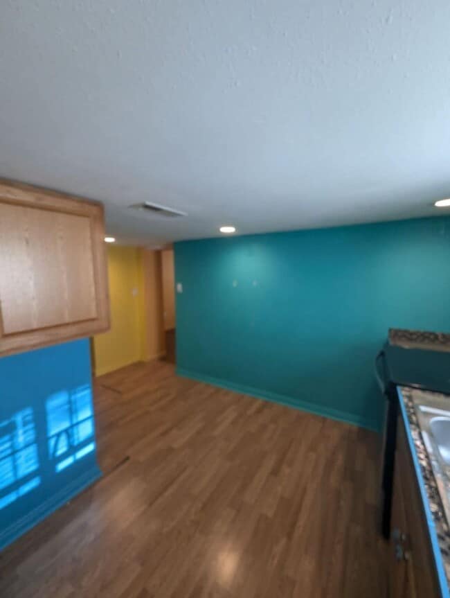 Building Photo - CS-129 W Main Street