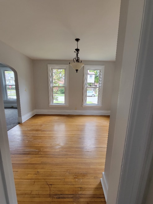 Building Photo - 701 W 8th St