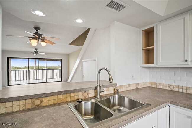 Building Photo - 894 Buttonwood Dr