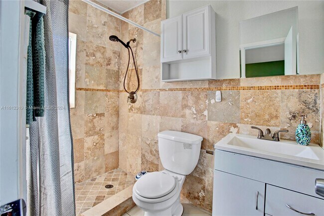 Building Photo - 1104 NE 16th Ave