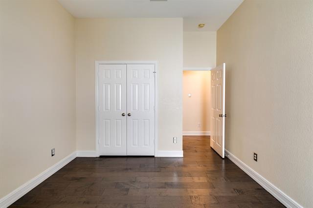 Building Photo - 704 Glendale Dr