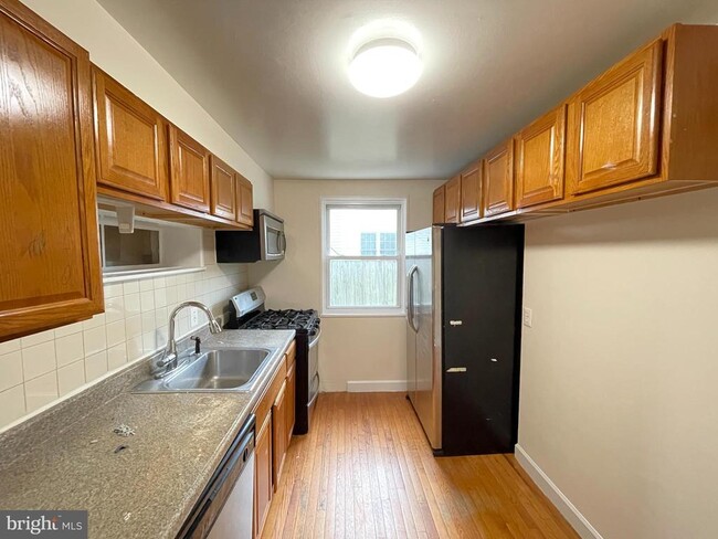 Building Photo - 833 S Harrison St