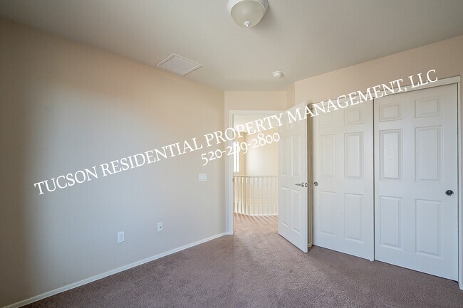 Building Photo - 6012 S Meadow Breeze Dr