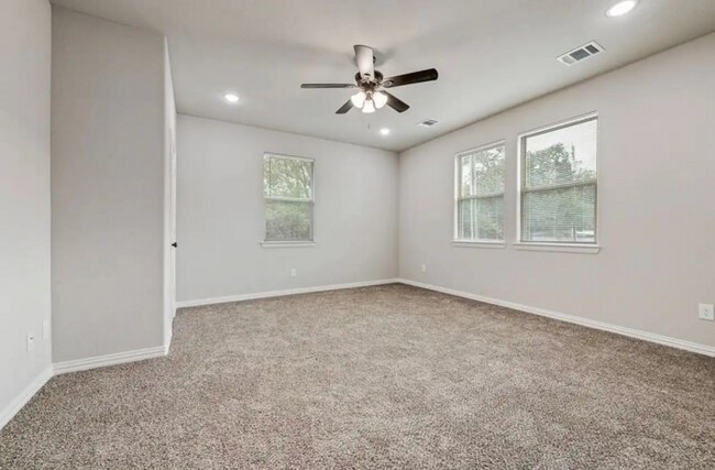 Building Photo - 5612 Black Pine Cir