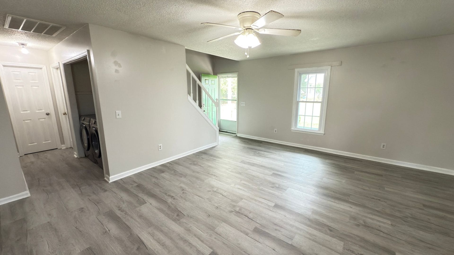 Building Photo - 210 Cuddles Ct