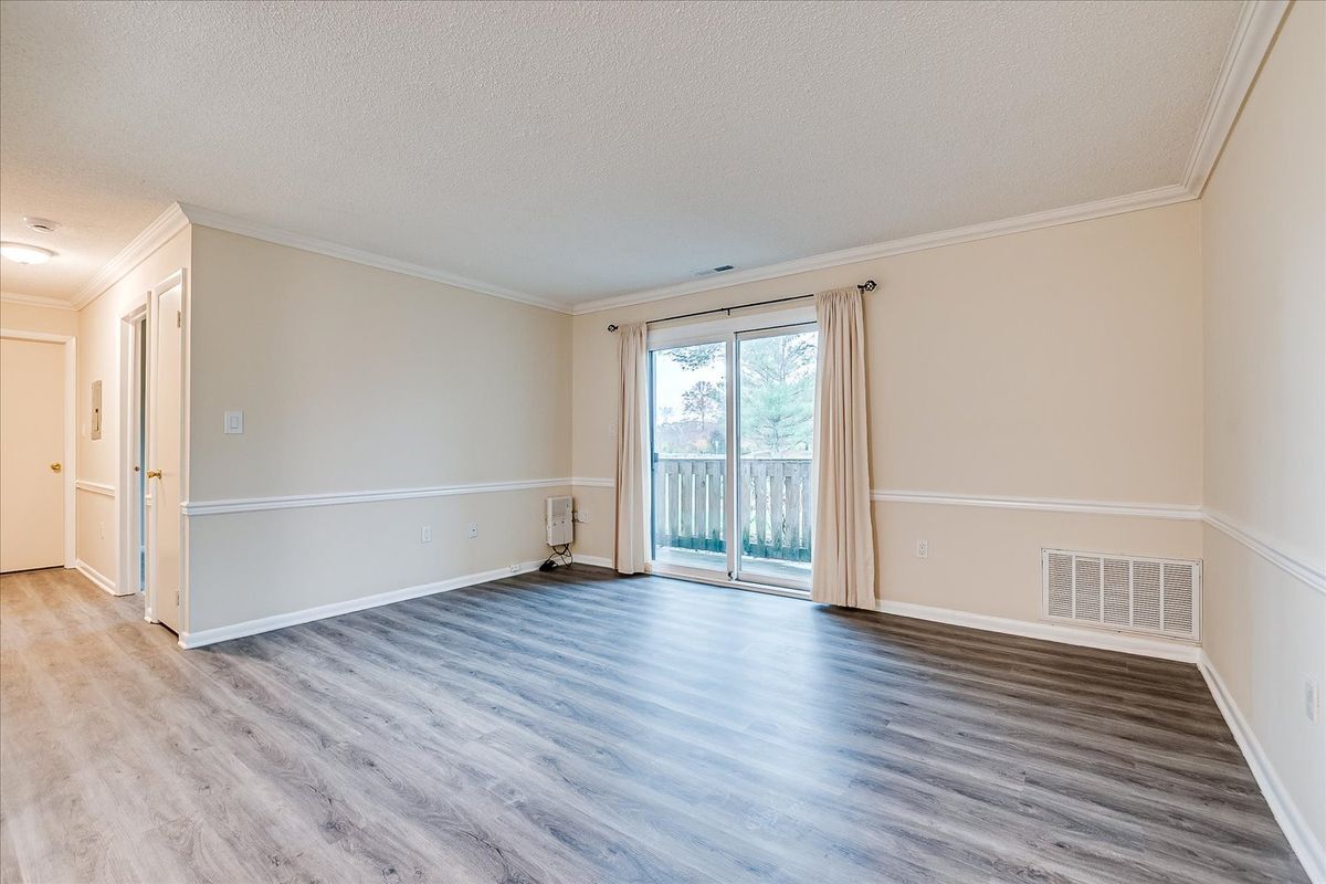 Building Photo - 211 Ravens Crest Dr