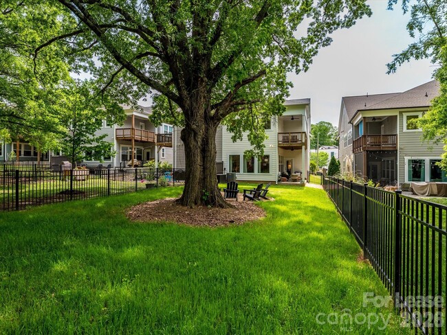 Building Photo - 1217 Drummond Ave