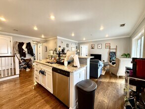 Building Photo - 8 Nira Ave