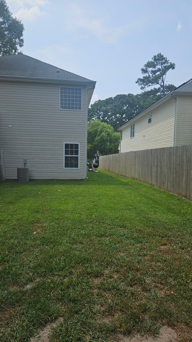 Building Photo - 332 Summerville Ct