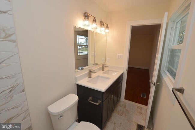 Building Photo - 12116 Whitehall Dr