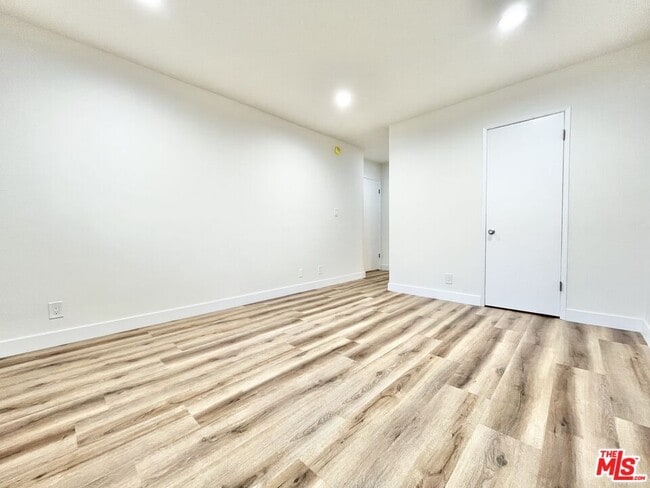 Building Photo - 1784 N Sycamore Ave