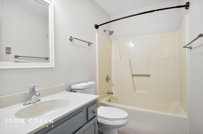 Building Photo - 8 Briar Knoll Ct