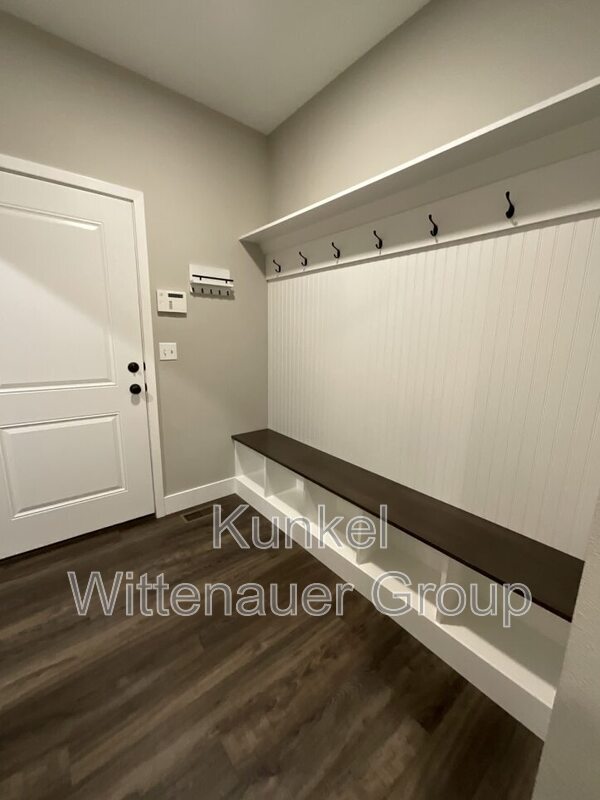 Building Photo - 1212 Hickory Point Dr